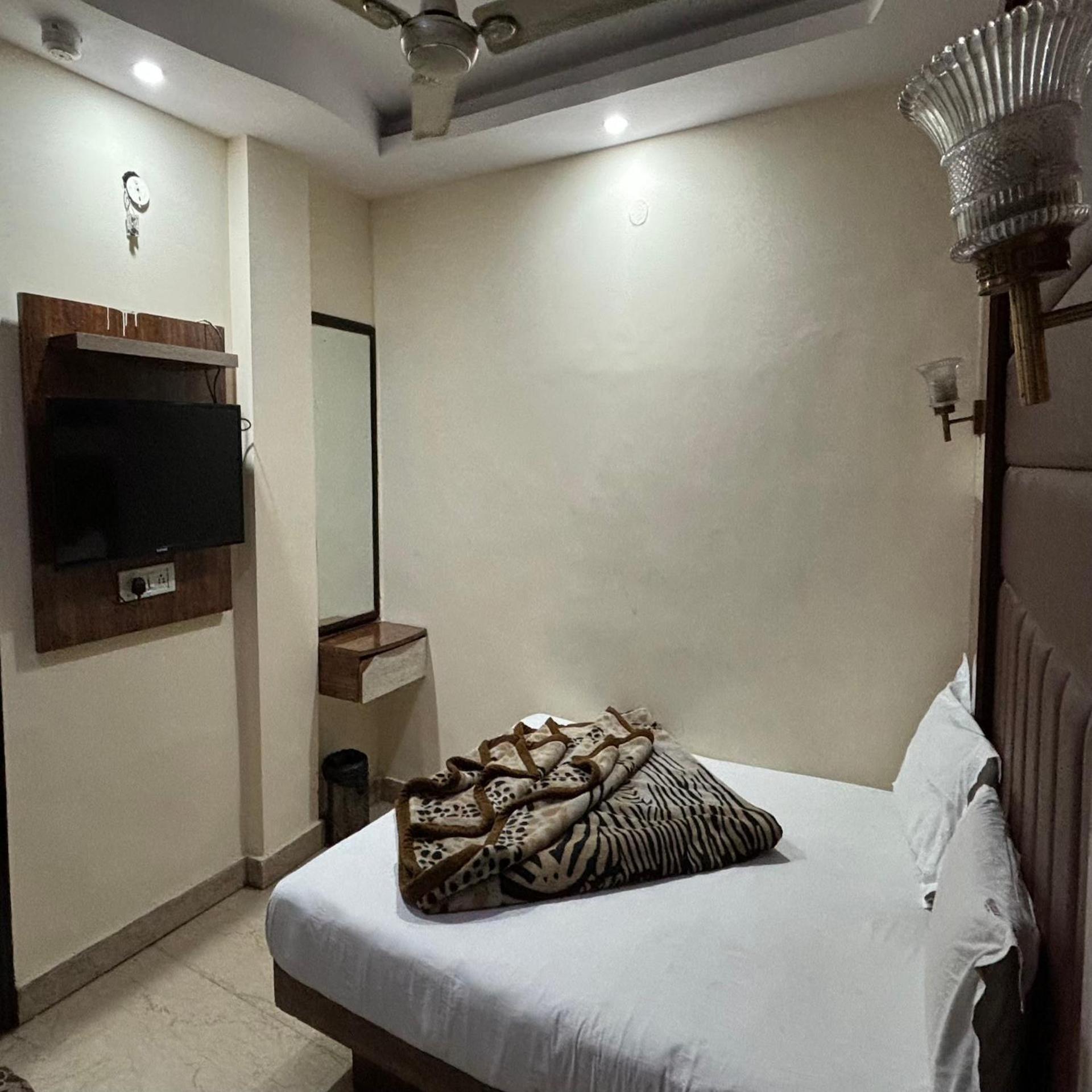 Hotel Pk International Near By New Delhi Station I Couple Friendly Bilik gambar