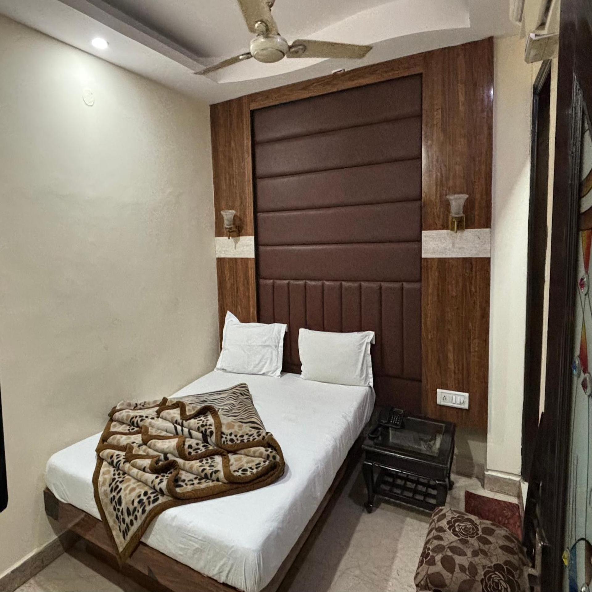 Hotel Pk International Near By New Delhi Station I Couple Friendly Bilik gambar